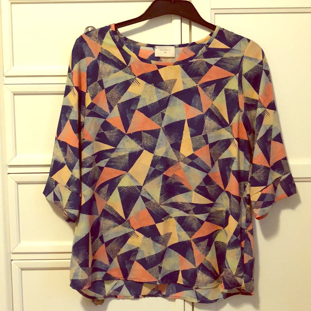 Geo-print multicolor silky top